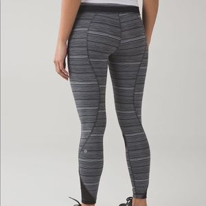 Lululemon inspire tight cyber stripe mesh size 6